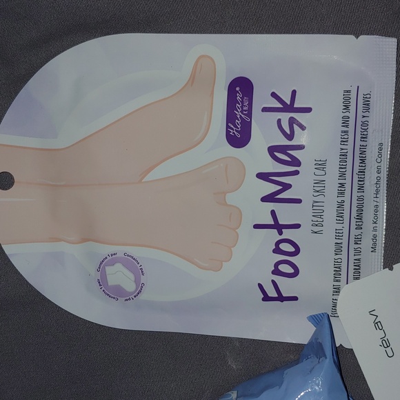 NWT HAND MASK * FOOT MASK * RETINOL MASK & CLEANSING WIPES - Picture 4 of 6